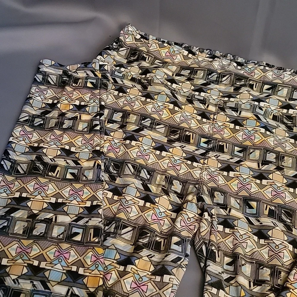 (J12) LuLaroe Tall & Curvy Leggings - Picture 2 of 4